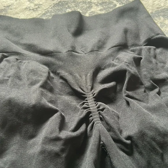 Darcsport High-waisted Scrunch-butt Yoga Pants - Picture 5 of 5